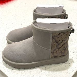 UGG Classic Mini Boot